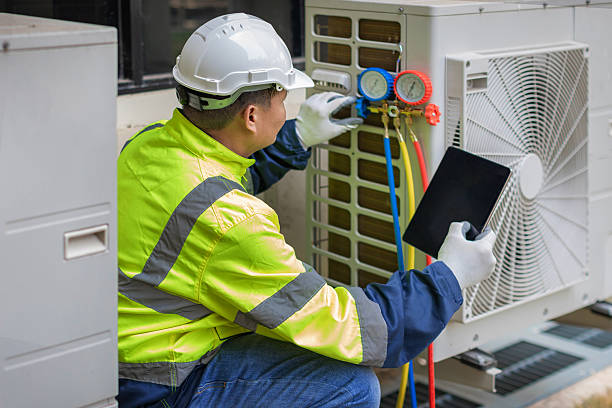Professional Hvac technician working in Arlington Heights, IL